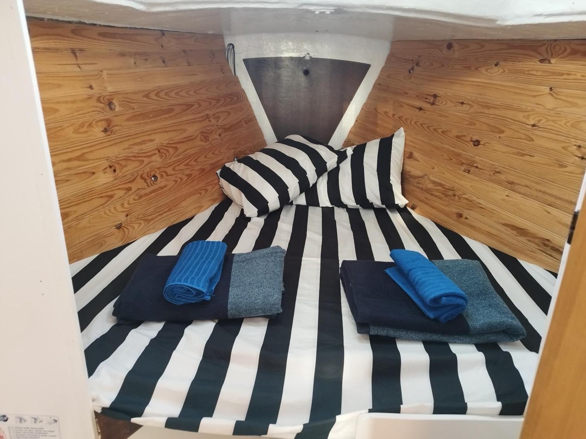 Sailing Tours - Night On Board - Alcantara Botel Lisboa